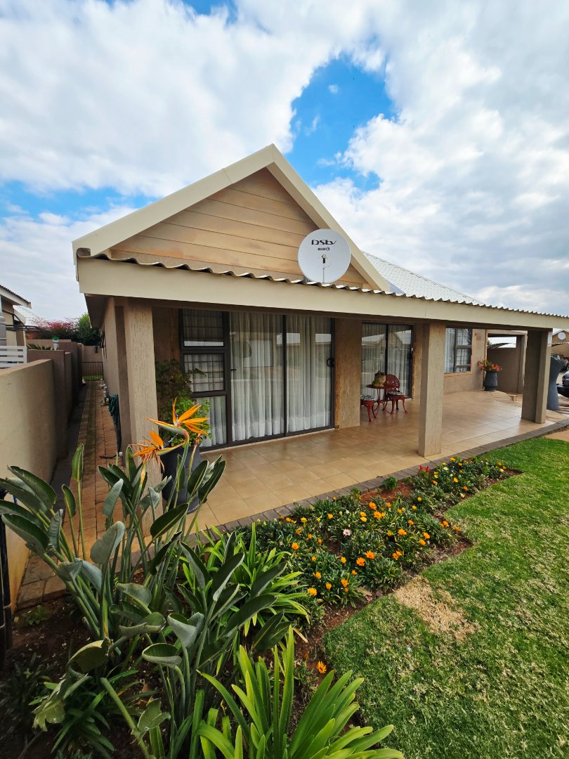 2 Bedroom Property for Sale in Wilkoppies North West